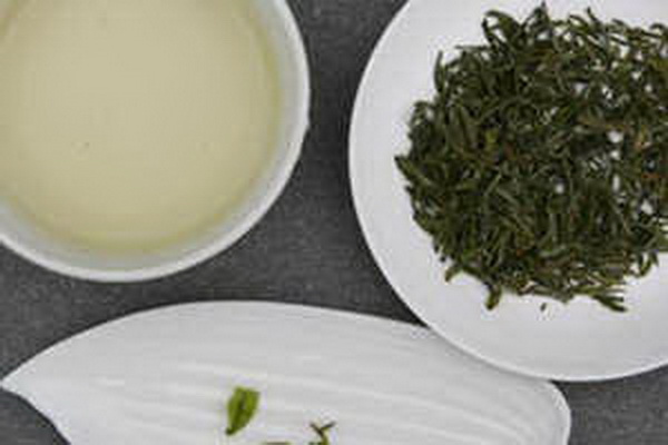 白茶的保健功效及作用大揭秘 白茶的保健功效及作用大揭秘