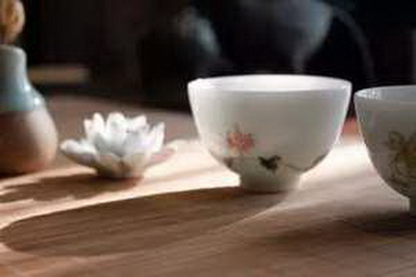 探尋白茶與綠茶的鮮明區(qū)別